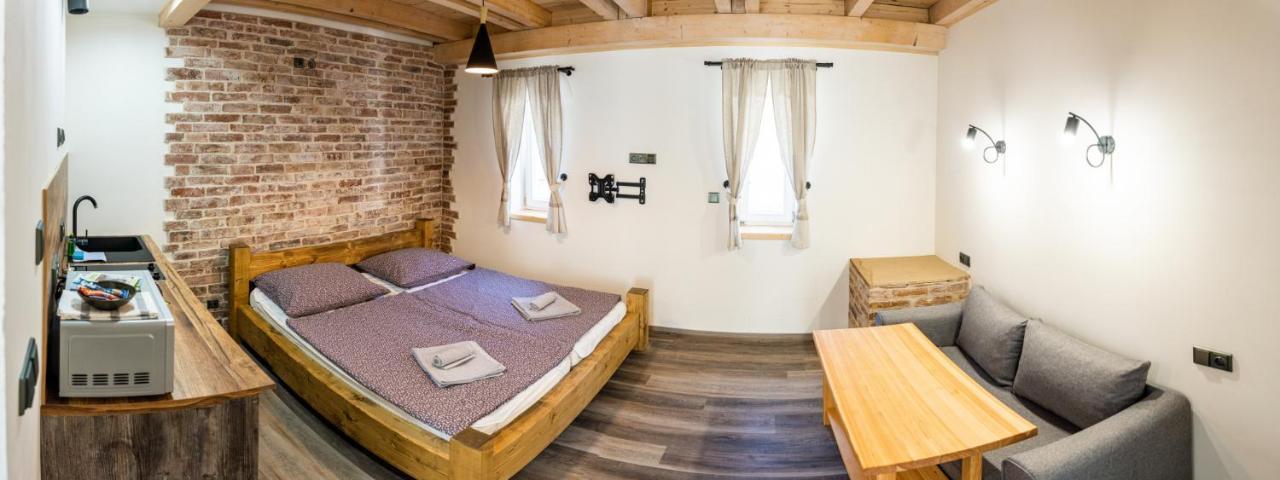 Penzion U Orloje Žatec Esterno foto